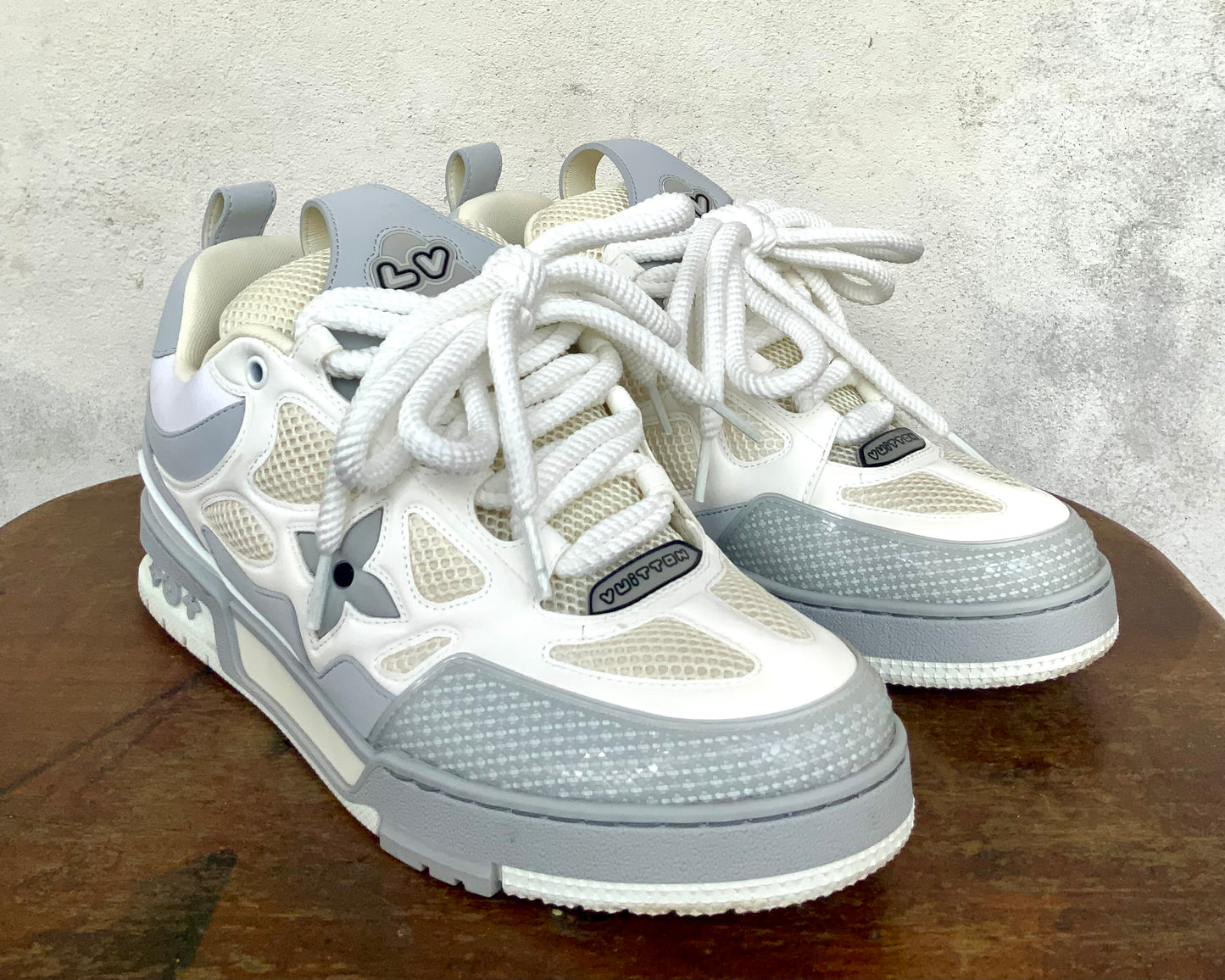 Sneakers LV SKATE Louis Vuitton gris clair / blanc