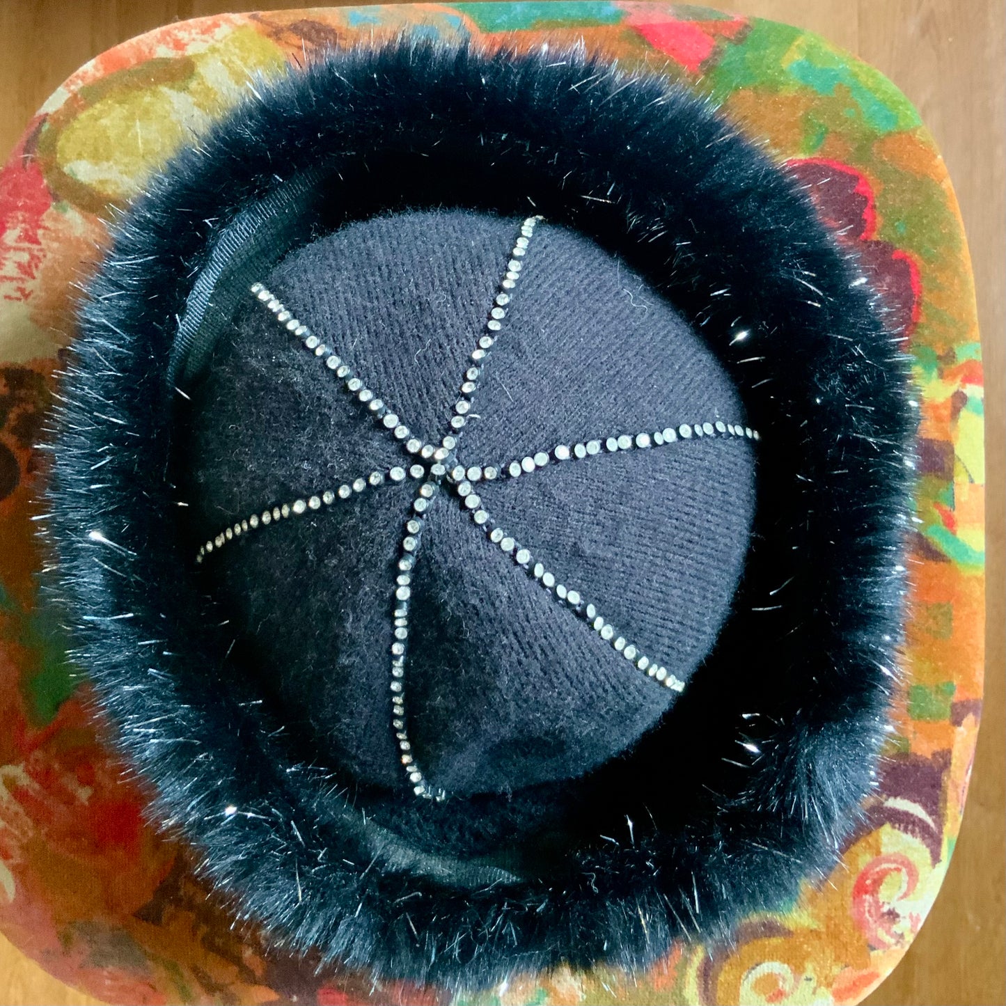 Toque en maille noire , fausse fourrure et strass Grosjean vintage