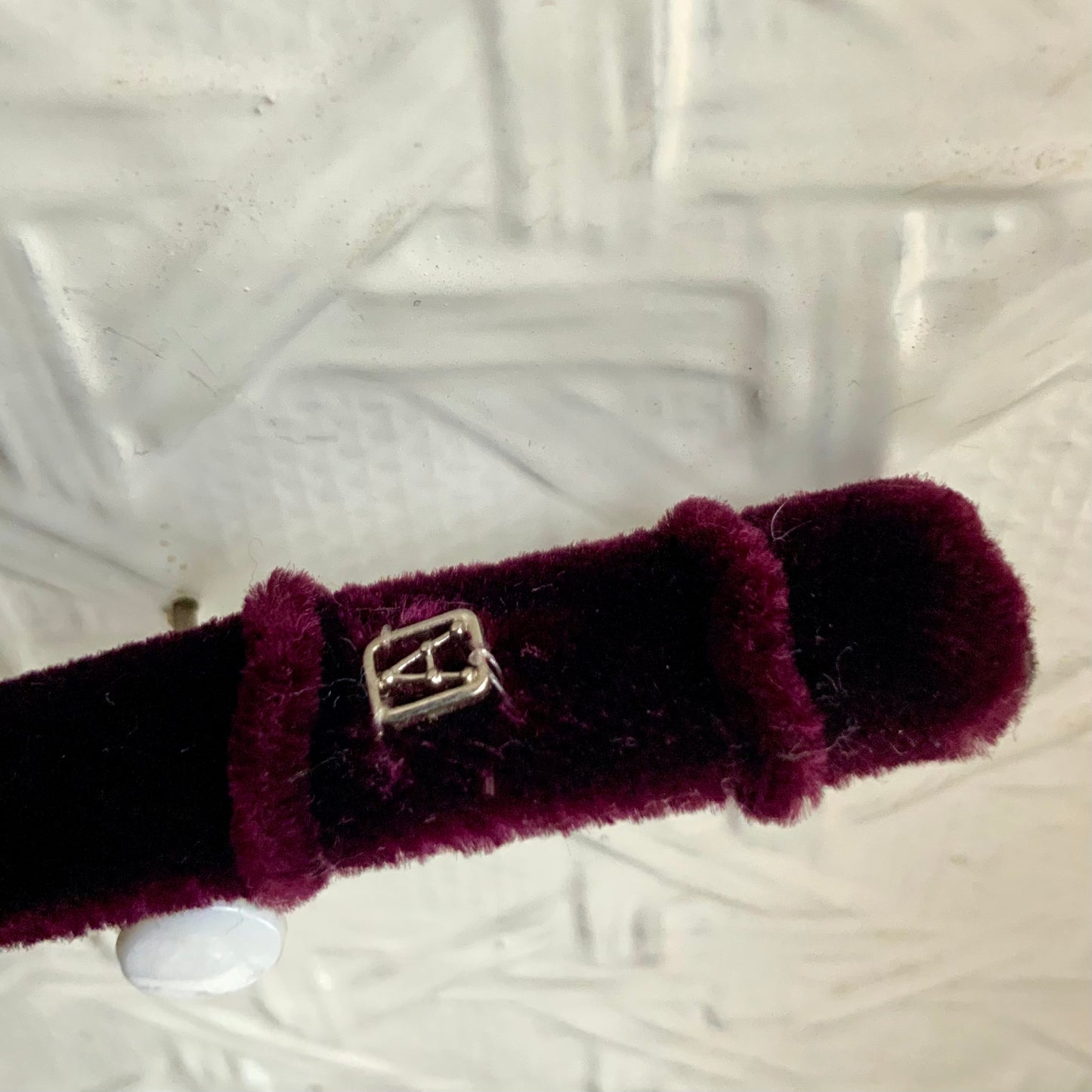 Bandeau serre-tête en velours prune Alexandre de Paris vintage 80