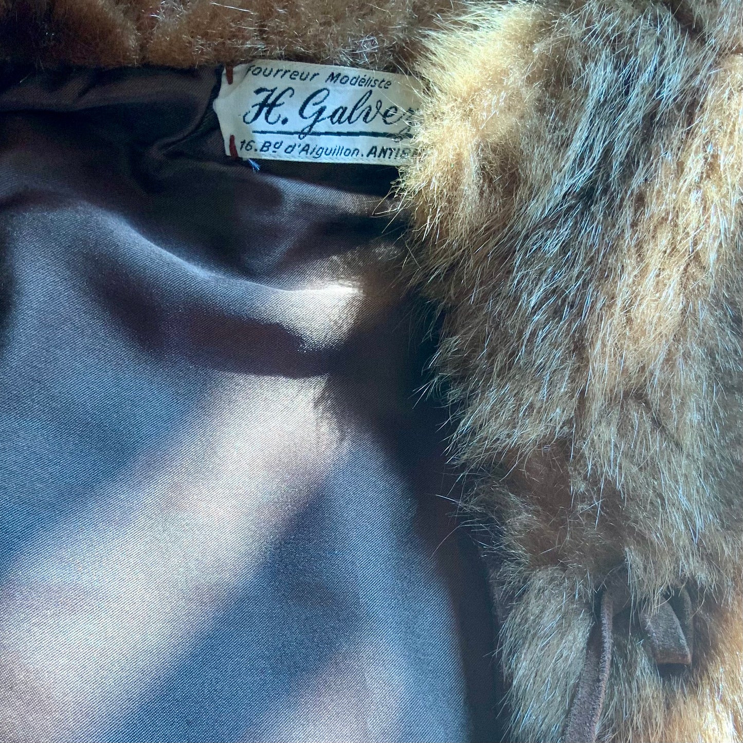 Gilet femme sans manche en fourrure avec franges en daim