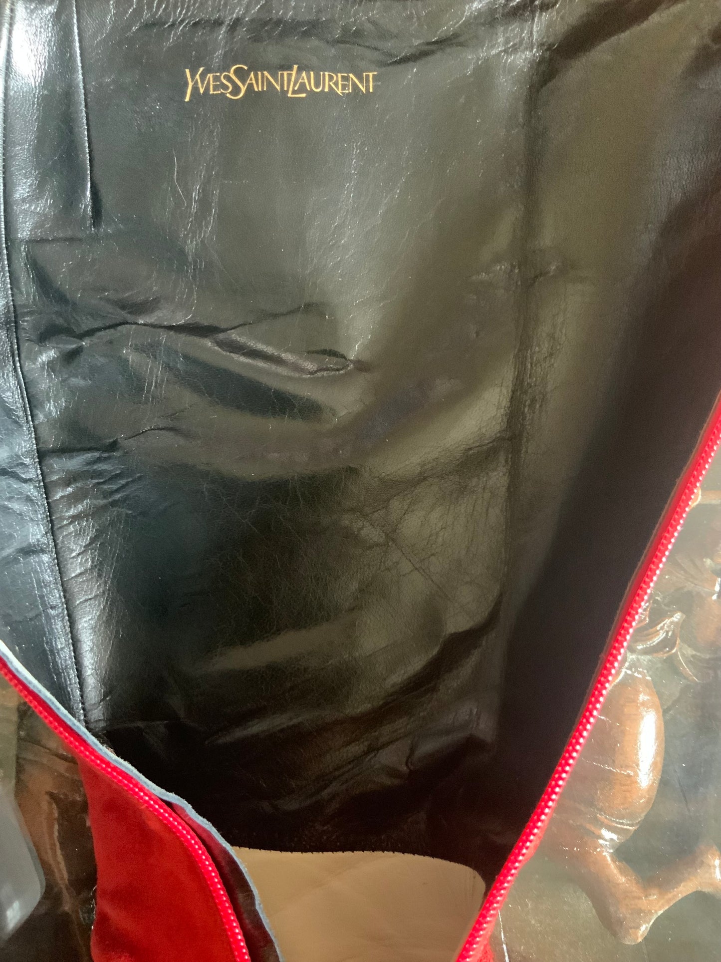 Bottes hautes en daim rouge Yves Saint Laurent vintage