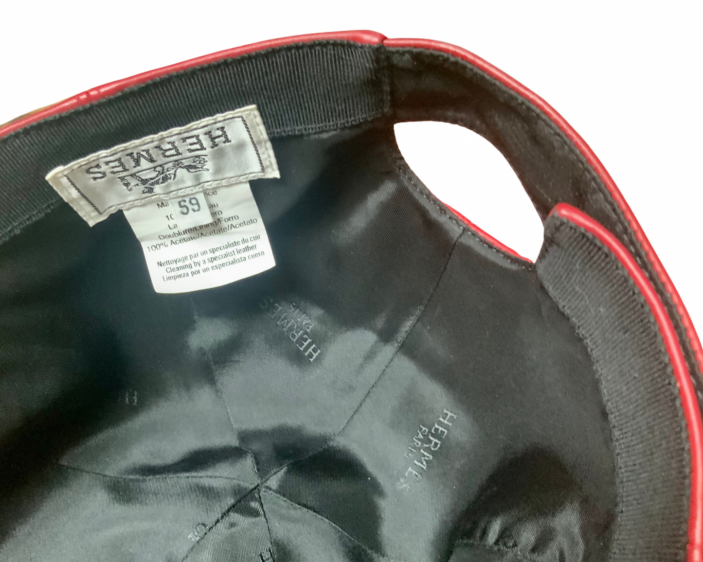 casquette en cuir rouge HERMÈS vintage 2000