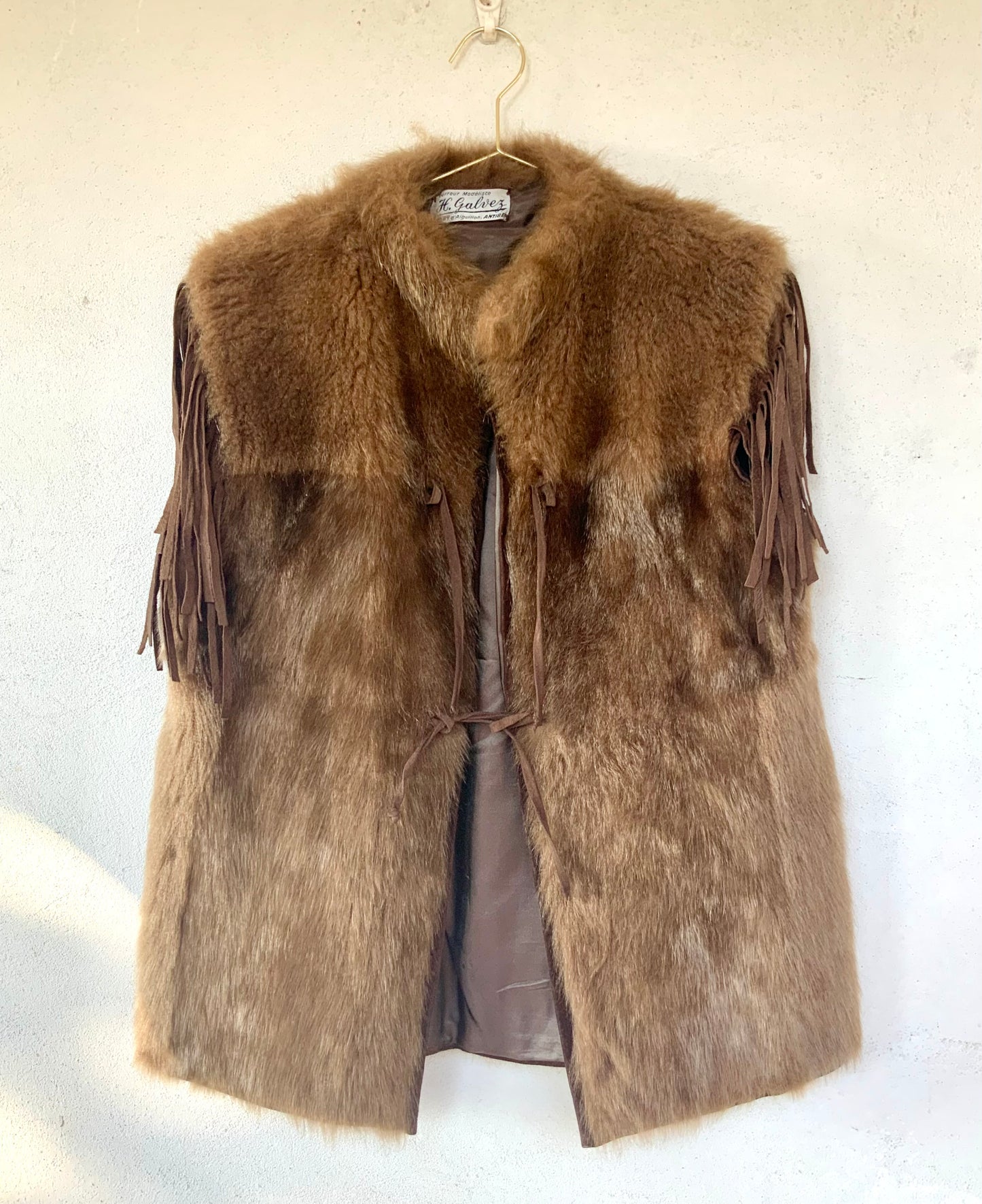 Gilet femme sans manche en fourrure avec franges en daim