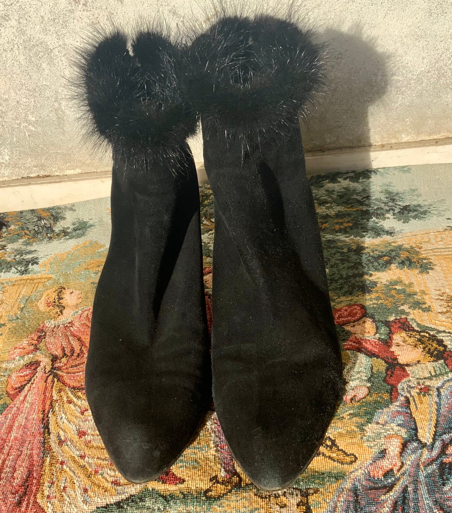 Bottines en daim noir avec bordure en vison MAUD FRIZON vintage