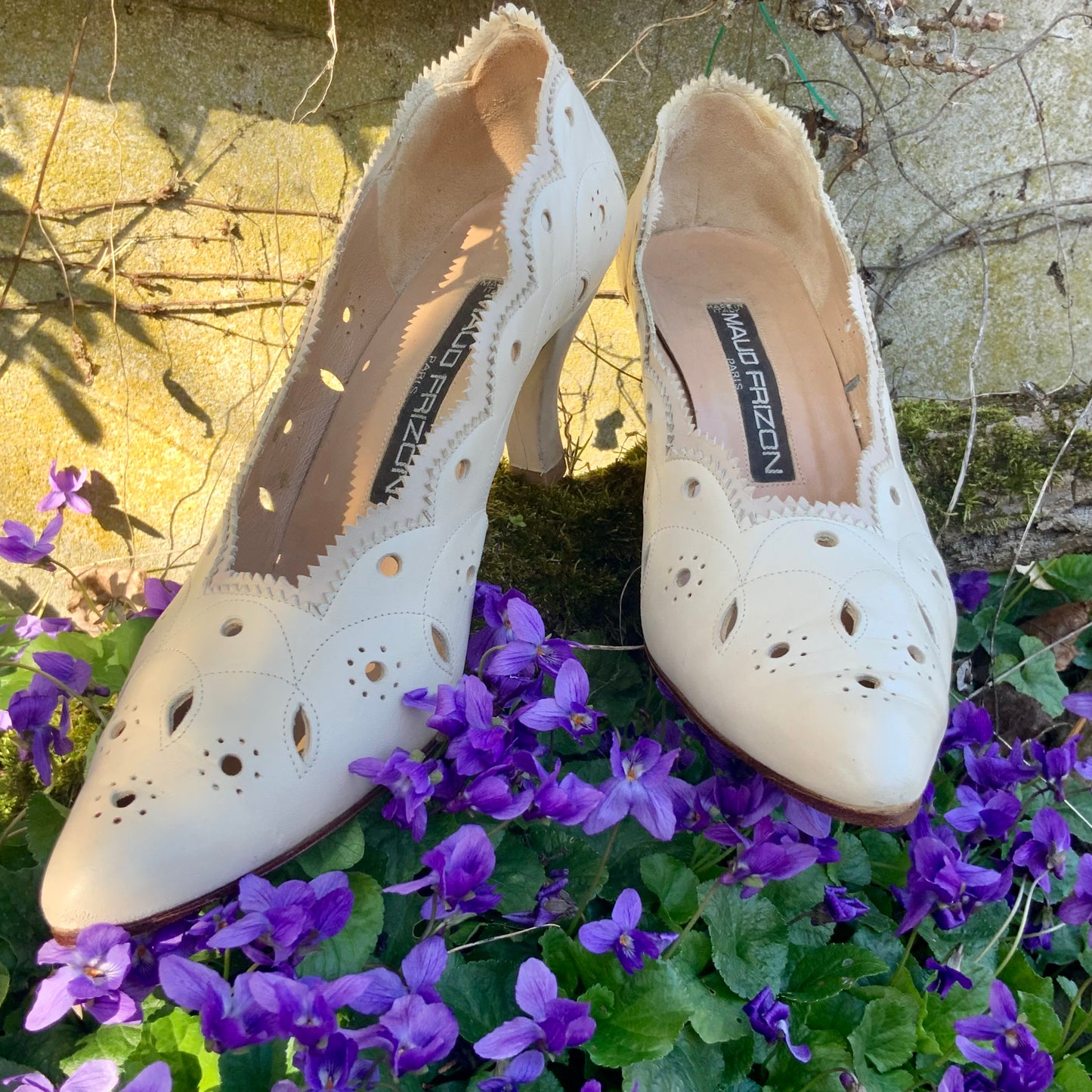 Escarpins vintage en cuir ajouré beige clair Maud Frizon