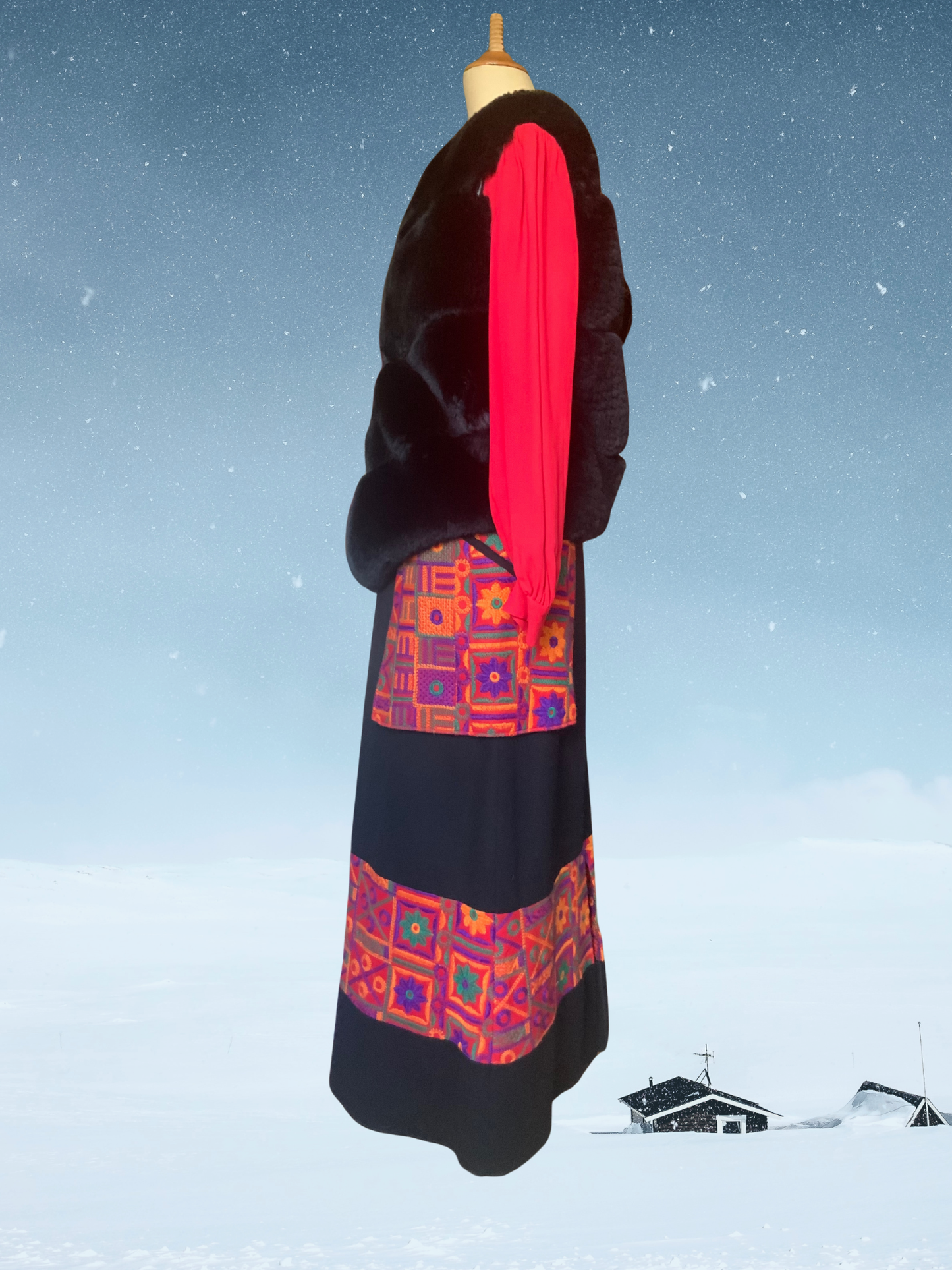 Jupe maxi Nathalie Garçon noire avec broderies multicolores