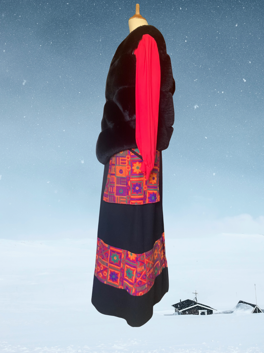 Jupe maxi Nathalie Garçon noire avec broderies multicolores
