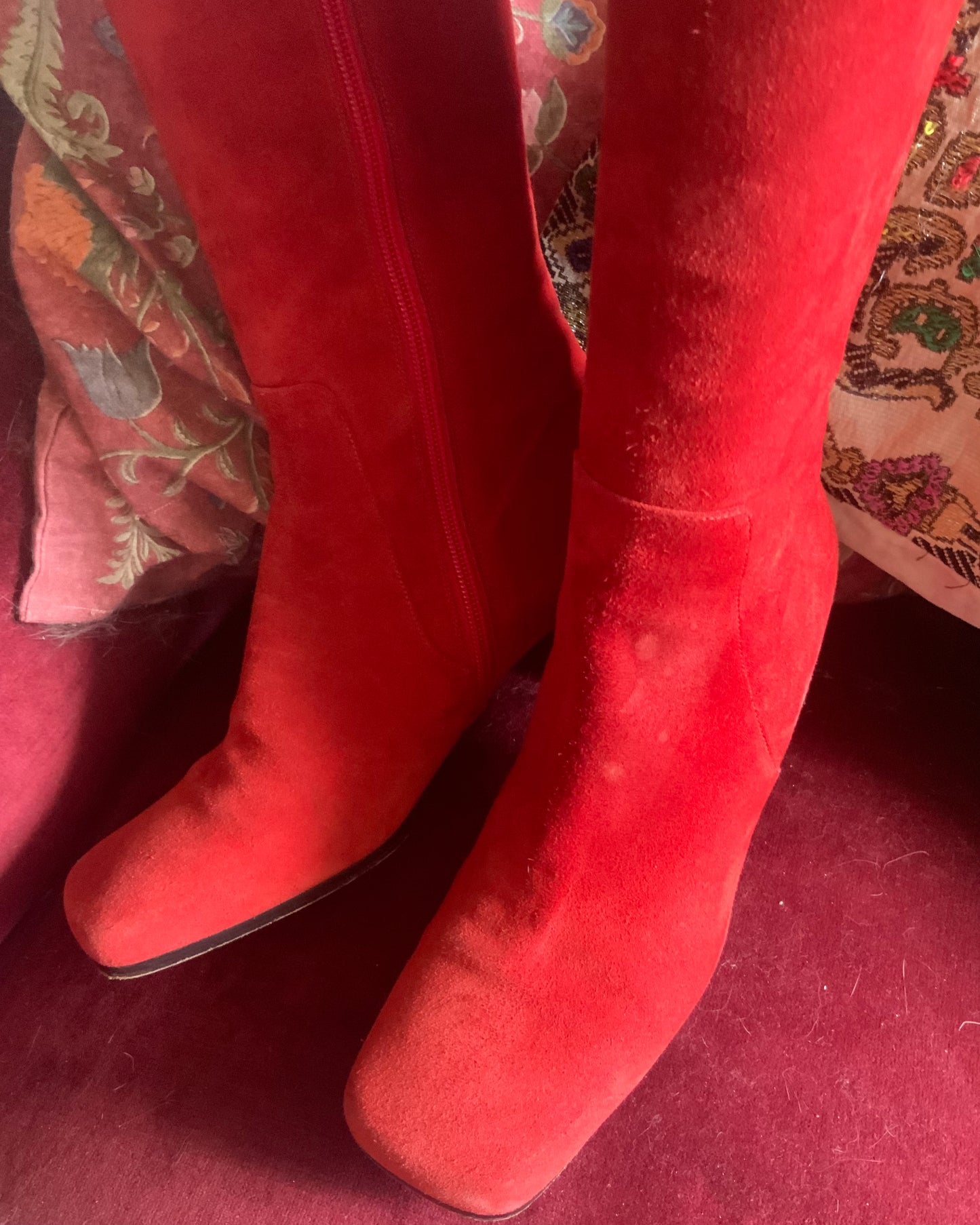 Bottes hautes en daim rouge Yves Saint Laurent vintage