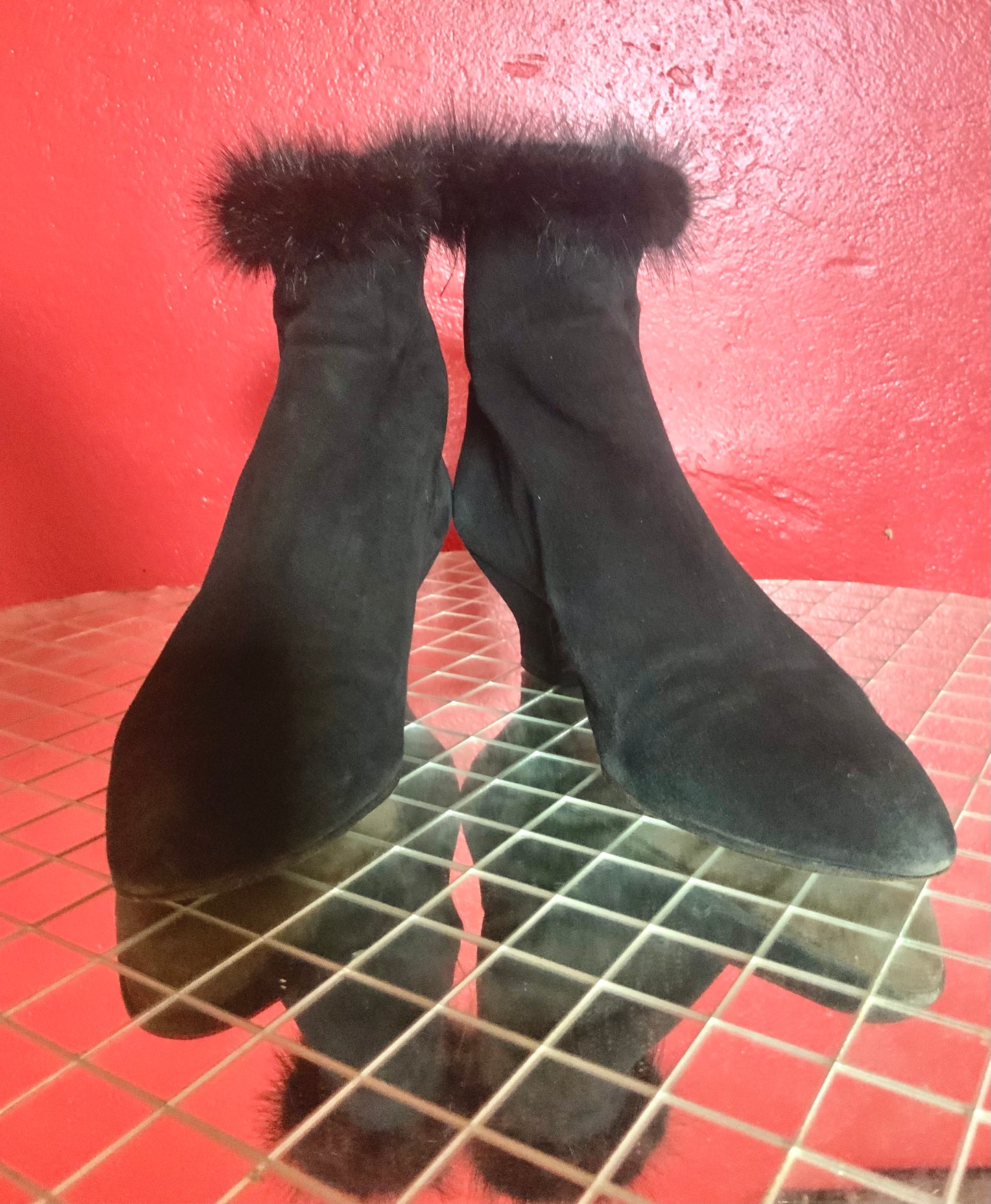 Bottines en daim noir avec bordure en vison MAUD FRIZON vintage