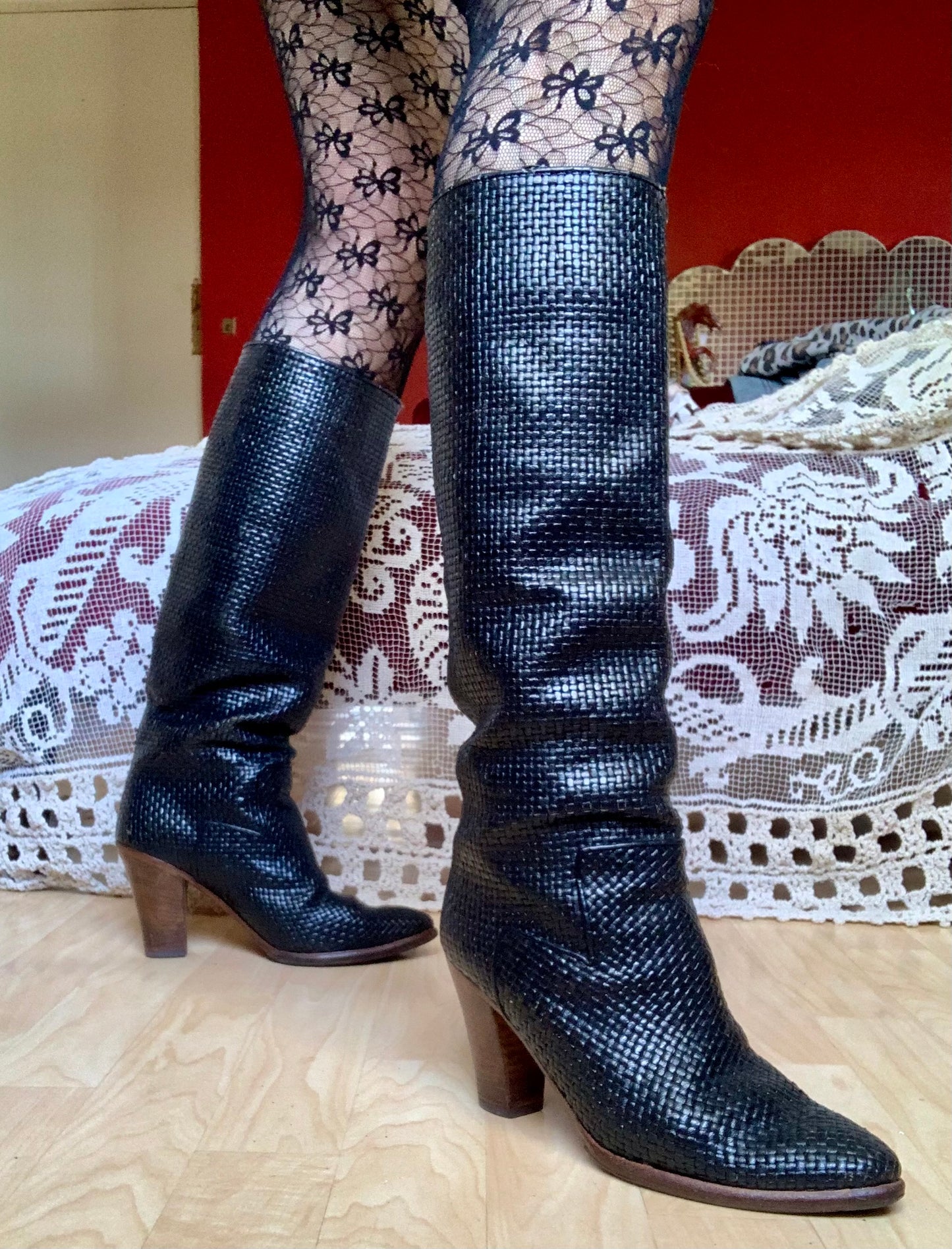 Bottes hautes en cuir tressé noir Maud Frizon vintage années 80