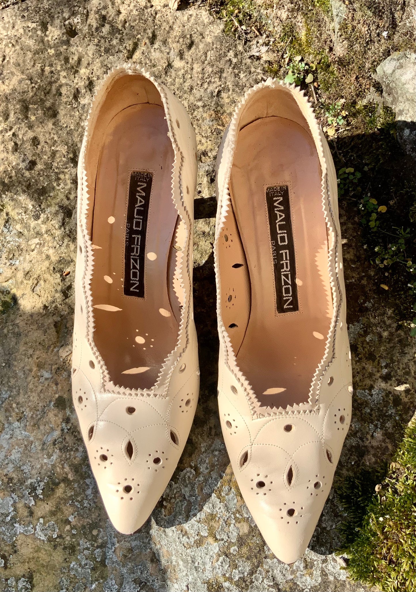 Escarpins vintage en cuir ajouré beige clair Maud Frizon