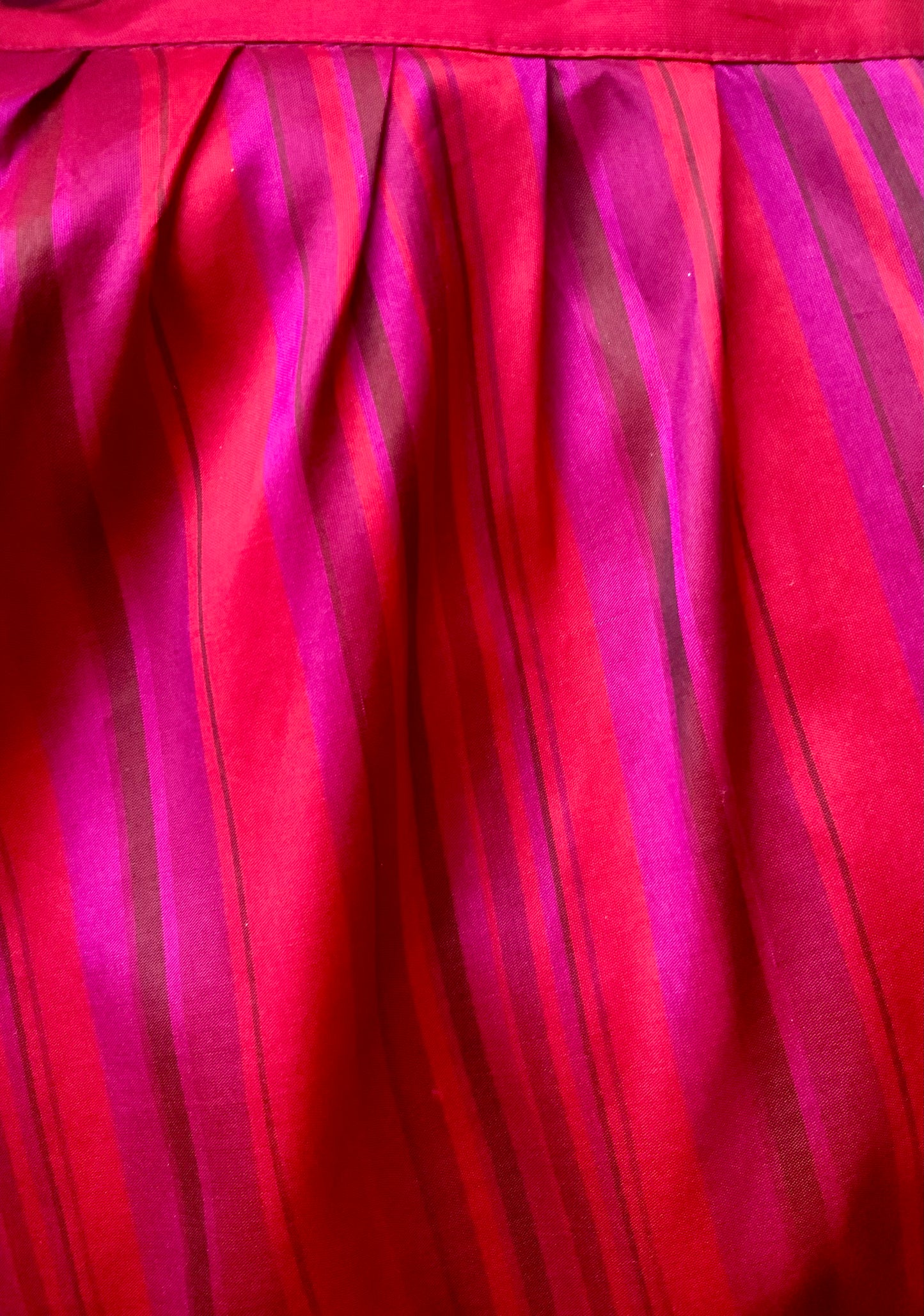 Jupe longue en soie plissée fushia Ventilo La Colline vintage 80