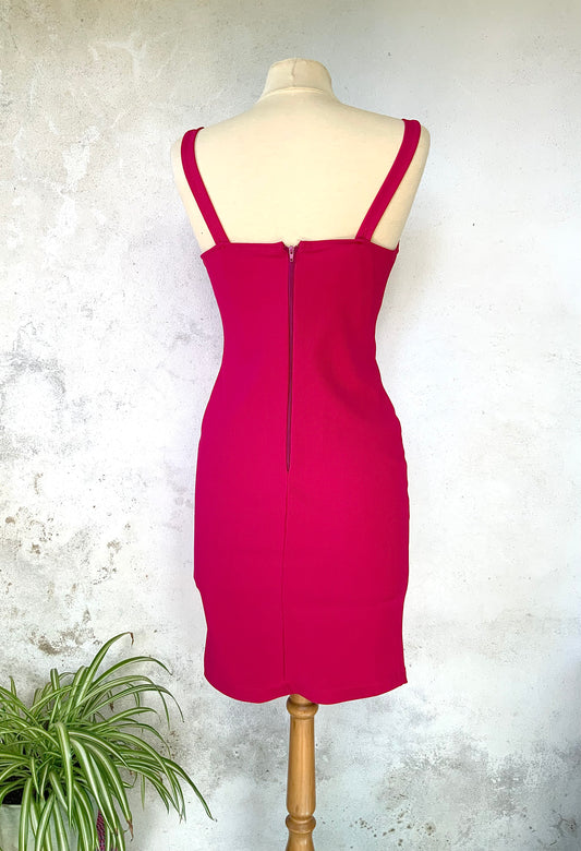 Robe courte et moulante fuschia Amazone