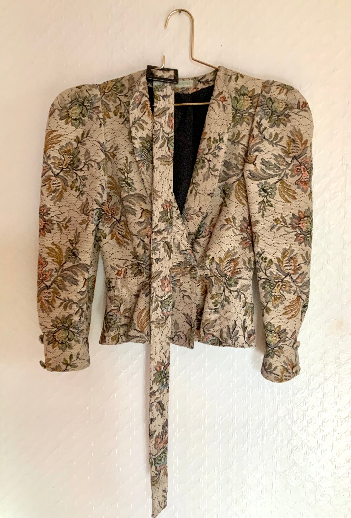 Veste motif tapisserie épaulée