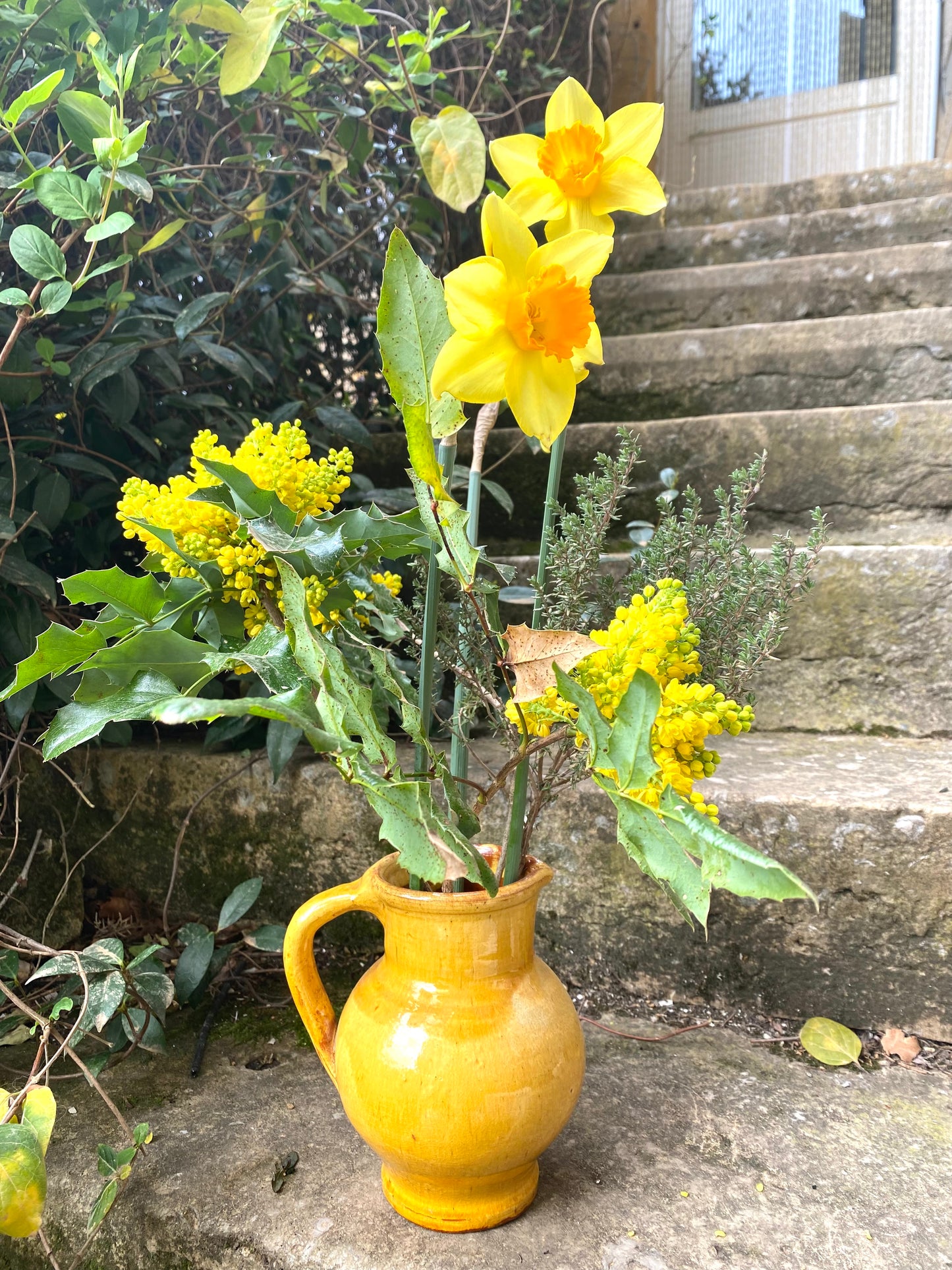 Jolie cruche vintage en terre cuite jaune