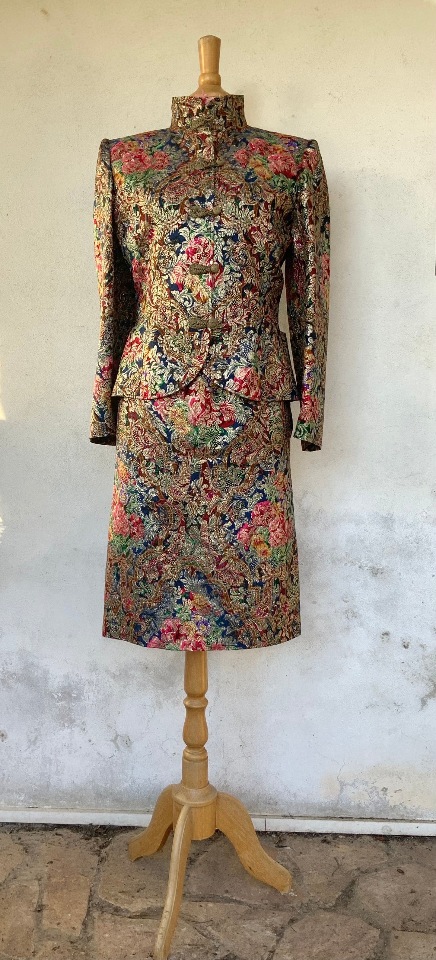 Tailleur jupe en brocard multicolore Ungaro vintage